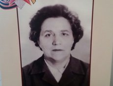 Александрова Елизавета Петровна (1919-2000). Работник тыла, была учительницей. Во время уроков у доски падала в обмороки от голода. Воспитывала патриотов Родины. И во внуках воспитала патриотизм. Фото прислала С.Филатова