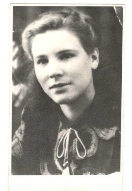 Афанасьева (в девичестве Якубайтене) Тамара Максимовна, 27.12.1927 г.р. – труженик тыла, с 14 лет – до конца войны работала на заводе им.Куйбышева (Иркутск). Умерла 24.11.2008 г. Фото прислала Баженова Валерия