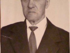 Осипов Макар Васильевич (1911- 1987). Призван шофером роты техобеспечения 30 гвардейской механизированной орденов Кутузова, Богдана Хмельницкого Днестровской бригады 9 г.в. МКСКДРК.     Прошел всю войну, был ранен, контужен.