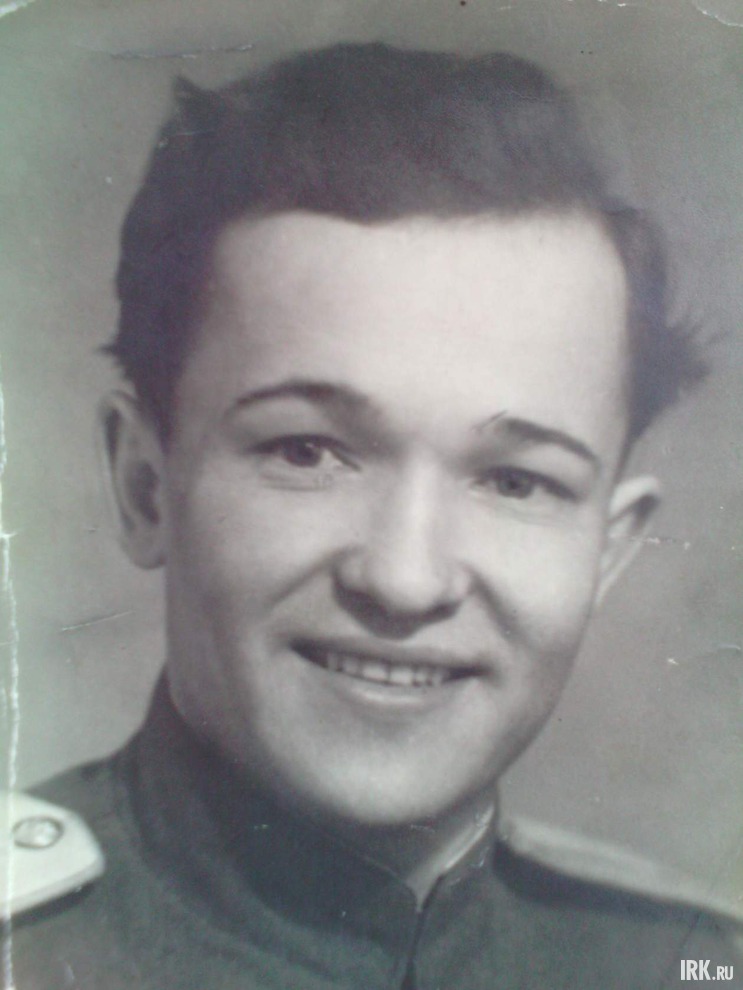 Попов Григорий Игнатьевич (1922-1962). Призван в 1942 г. Последнее место службы 24.04.1948 г. г. Веймар Германия. Звание мл. лейтенант. Это фото сделано в Германии г.Веймар, 1946 год.