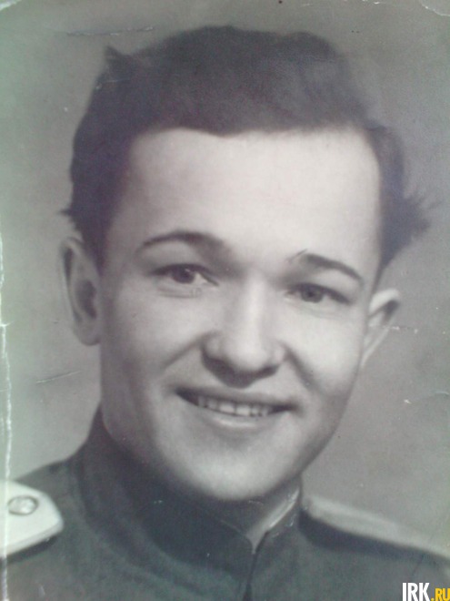 Попов Григорий Игнатьевич (1922-1962). Призван в 1942 г. Последнее место службы 24.04.1948 г. г. Веймар Германия. Звание мл. лейтенант. Это фото сделано в Германии г.Веймар, 1946 год.