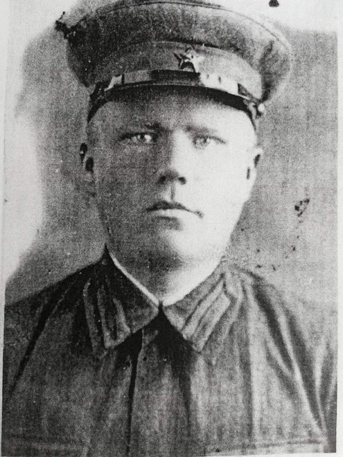 Чубыкин Куприян Павлович (1918-1943). Уроженец Ольхонского р-на, д. Косая Степь. Сержант. В 1940 г. направлен на фронт из 107 отд. пуль. батальона с маршевой ротой . Связь прекратилась в январе 1943 г. Где похоронен - неизвестно. Фото прислала Светлана Ск