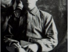 Черепанов Прокопий Никифорович (1903-1942). Призван в августе 1941г. Воевал под Смоленском. 10 марта 1942 года умер от ран в госпитале в д. Завитовка, Сухинического р-на, Смоленской обл. Место захоронения неизвестно. Фото прислал Еропов Сергей