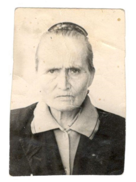 Баженова Зинаида Ивановна, 1907 г.р. – всю войну проработала в колхозе в с.В.Маргинтуй Бичурский район Бурятия. Фото прислала Баженова Валерия