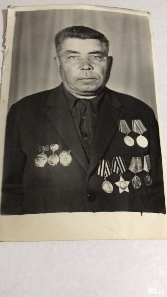 Гросс Иннокентий Николаевич (09.12.1924-15.04.1985). Призван на службу Аларским РВК. Воевал в составе 235 сп и 28 сд. Был ранен. Награжден Орденом Славы III степени, Орденом Отечественной войны I степени, медалью «За победу над Германией в ВОВ».