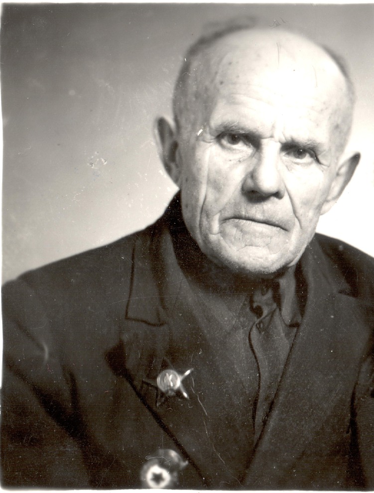 Калачук Андрей Александрович. (1913-1985). Призван в 1941. Гв. рядовой, красноармеец. Награжден: Орденом Красной Звезды, Орденом Отечественной войны II степени, Медалью «За победу над Германией в Великой Отечественной войне 1941–1945 гг.»