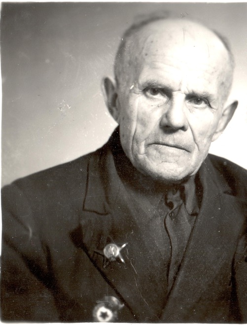 Калачук Андрей Александрович. (1913-1985). Призван в 1941. Гв. рядовой, красноармеец. Награжден: Орденом Красной Звезды, Орденом Отечественной войны II степени, Медалью «За победу над Германией в Великой Отечественной войне 1941–1945 гг.»