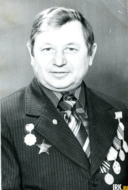 Мешков Николай Тимофеевич. Разведчик, Калининский фронт. В апреле 1944 года во время разведки подорвался на мине, получил ранение. Награжден орденом Красной Звезды, медалями. Фото прислала Татьяна Рубцова
