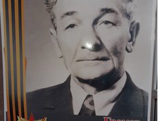 Награжден орденом «Красной звезды», медалями «За победу над Германией», «За победу над Японией», юбилейными медалями.