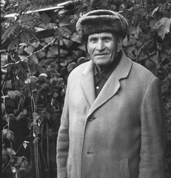 Науменко Василий Азарович (1905-1993). Воевал под Сталинградом в гвардейском миномётном полку, старшийлейтенант, коммунист. Награждён медалью за оборону Сталинграда. Фото прислала Кузьмина (Науменко) Ольга Борисовна, внучка