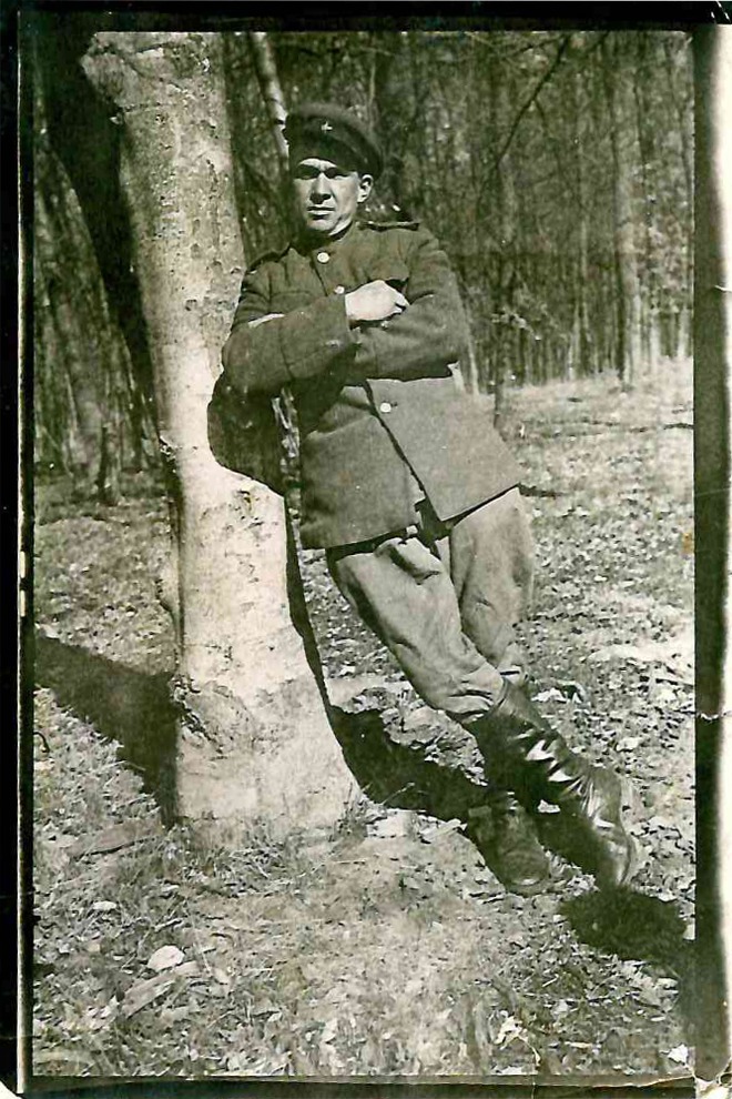 Чупров Александр Николаевич . Призван в 1942 г. Читинским РВК. За период боев на правом берегу Днепра неоднократно ходил в расположение противника, разведывал огневые средства и вёл корректировки огня. Награждён медалью «За отвагу» в 1943 г.