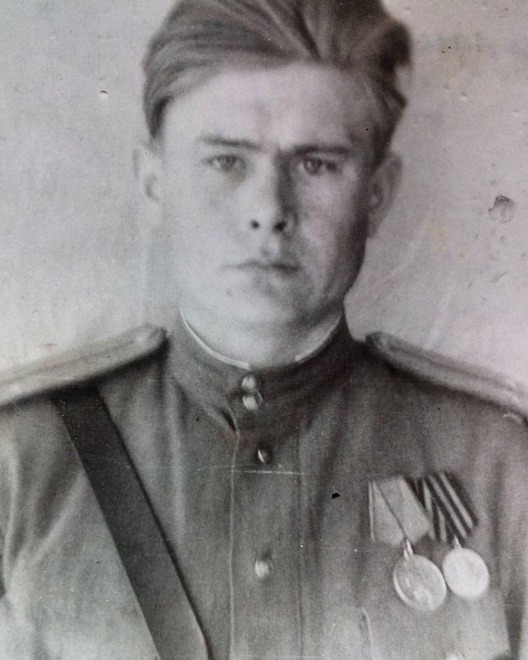 Зайцев Василий Маркович (1922). Призван в 1942 г. Ст.лейтенант. За время пребывания в полку уничтожил минометным огнем 48 немецких солдат и офицеров, 3 ручных пулемета, 2 станковых пулемета и один склад с боевыми припасами.