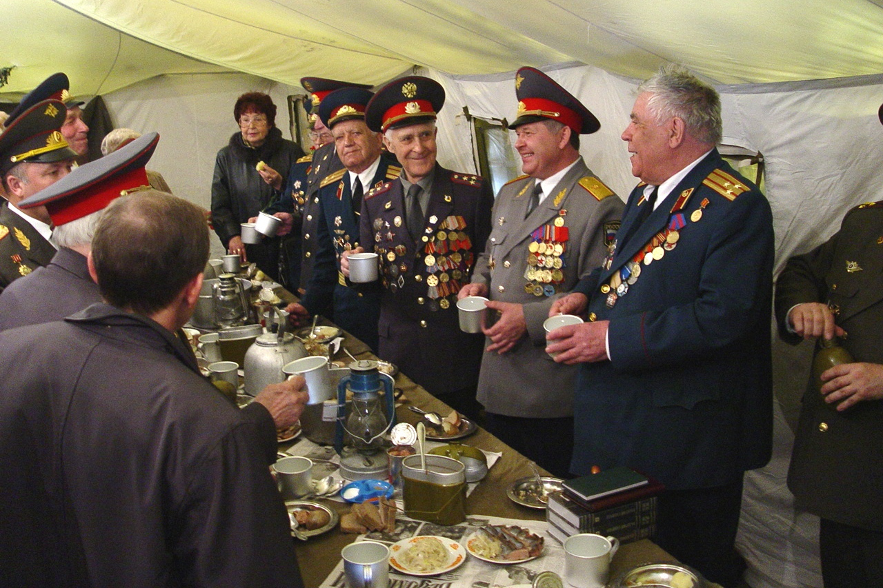 Боевые сто грамм в кругу ветеранов, 2005 год