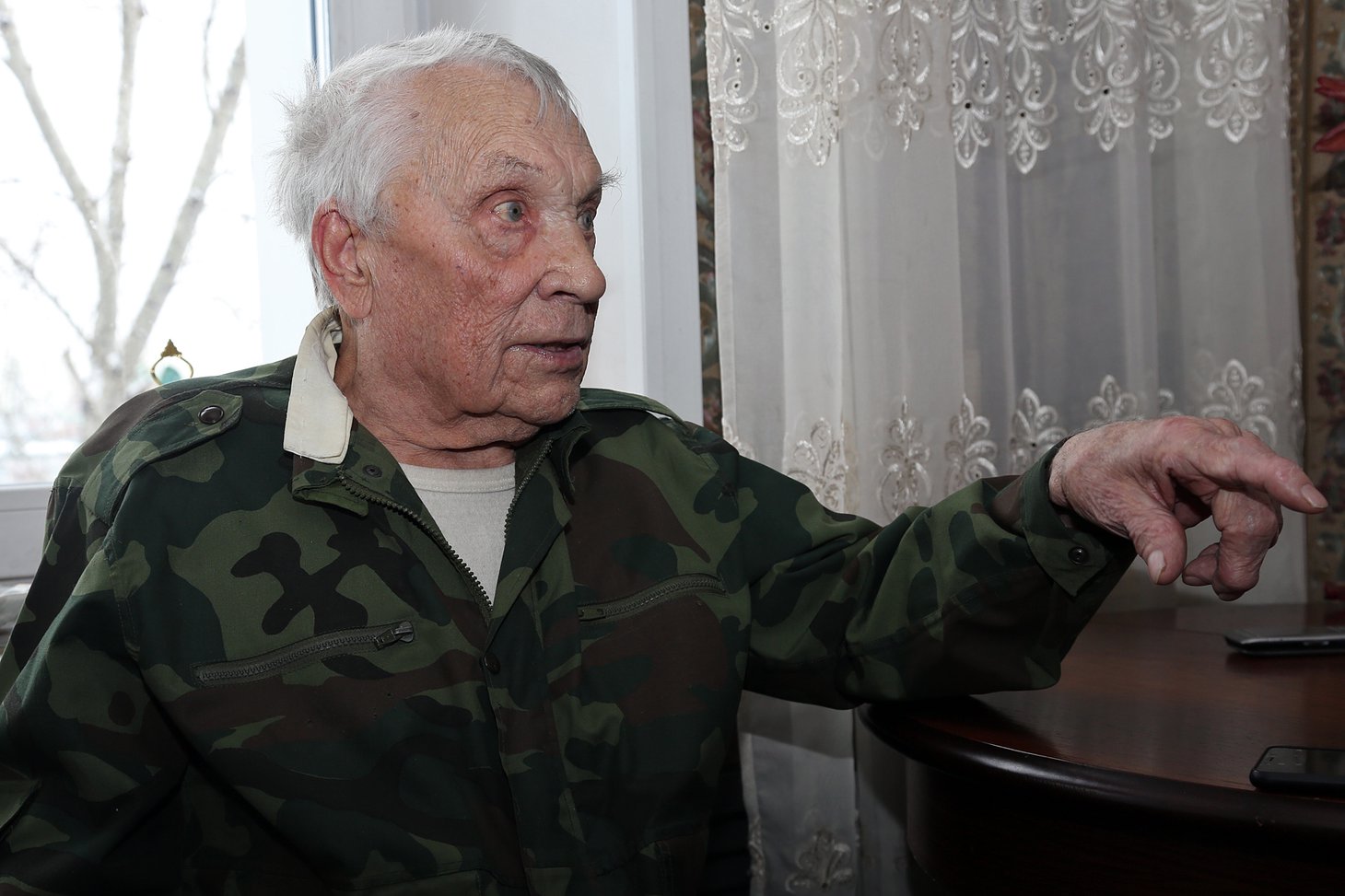 Куда опаснее боев, поясняет Владимир Васильевич, было сходить в разведку. Фото Андрея Семакина