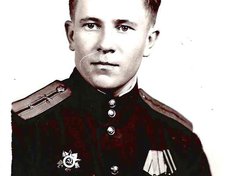 Эпов Михаил Яковлевич 1924 Направлен в состав 62-й армии. Прошел до Берлина в звании мл. лейтенанта. Был ранен при операции в р-не ст. Прохоровка и при битве за Днепр."За оборону Сталинграда", «За взятие Берлина», орденом Отечественной войны II ст.