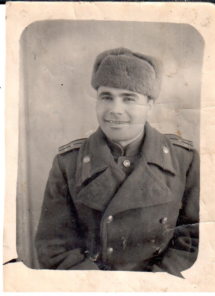 В октябре 1941 был тяжело ранен а в апреле 1942 был контужен, прошел всю войну. Награжден медалями «За взятие Кенигсберга», «За победу над Германией», «50 лет Вооруженных сил СССР», Орденом «Красной Звезды».