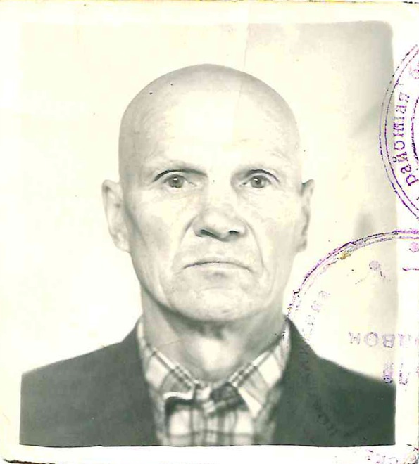 Казинец Павел Сидорович (1923(25)-1985 гг.) Ушёл на войну в 16 лет, прибавив себе 2 года. Призывался Зиминским РВК. Был неоднократно ранен, с 1941 по 1944 г. участвовал в боевых действиях. Награждён Орденом Отечественной войны 1 степени.