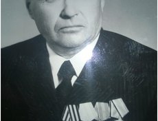 Коломеец Алексей Федорович. Рядовой, водитель 1-го батальона 16-го Автомобильного полка 2-й Автобригады СВГК. Был ранен. Награжден орденами и медалями. Фотографии прислала Елена Валова