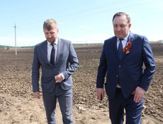 И.о. министра сельского хозяйства Иркутской области Илья Сумароков и мэр Иркутского района Леонид Фролов