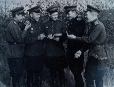 Награжден орденом «Красная звезда»,  медалью «За отвагу», Медаль «За победу над Германией в Великой Отечественной войне 1941–1945 гг.». Фото прислала Евгения Доденгефт