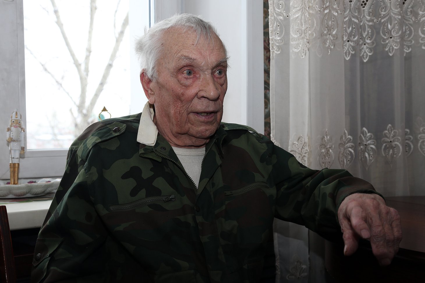 «Меня стали натаскивать, назначили башенным стрелком на Т-34», - говорит ветеран. Фото Андрея Семакина