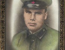 Зуев Иван Петрович 02.08.1912 — 12.02.1970 старший лейтенант. Начальник химической службы 108 минометного полка 1 танкового корпуса 11 гв. А. На западном Брянском и 1-м Прибалтийском фронтах участвовал с сентября 1941 года.