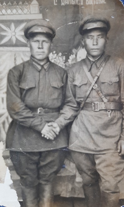 Лейтенант Герасим 1917г.р погиб 22 июля 1943г похоронен д.Оловянников Свердловского р-на Орловской обл. ( Награжден медалью за отвагу). Фото отправила семья Мильхеевых