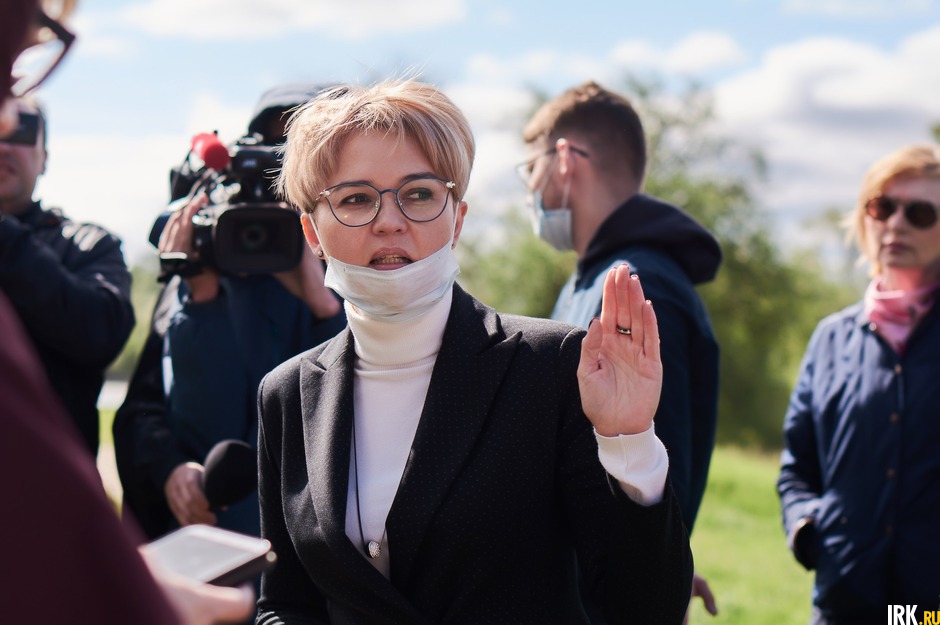 Светлана Кузнецова рассказала, что во время ливней в 2019 году воды Иркута подошли вплотную к поселку Горького и расположенному рядом садоводству. Тогда были приняты временные меры: подтопление сдерживали мешками с песком.