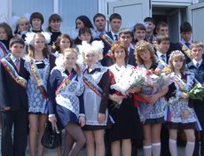 Выпуск 2009. Усолье-Сибирское, гимназия №9, 11 «Б». На фото Анастасия Громова с одноклассниками.