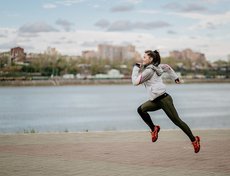Весна 2018 года. Набережная — любимое место для пробежки. Автор фото — Ольга Иванова