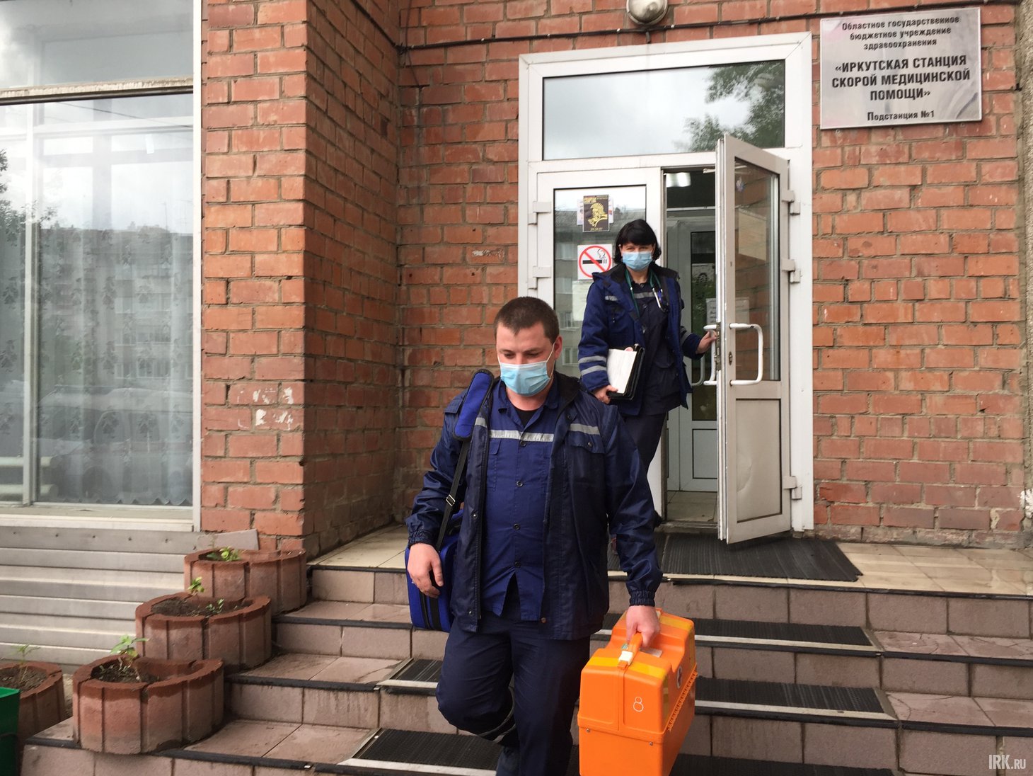 С собой у медиков есть все необходимое, чтобы помочь человеку с инфарктом