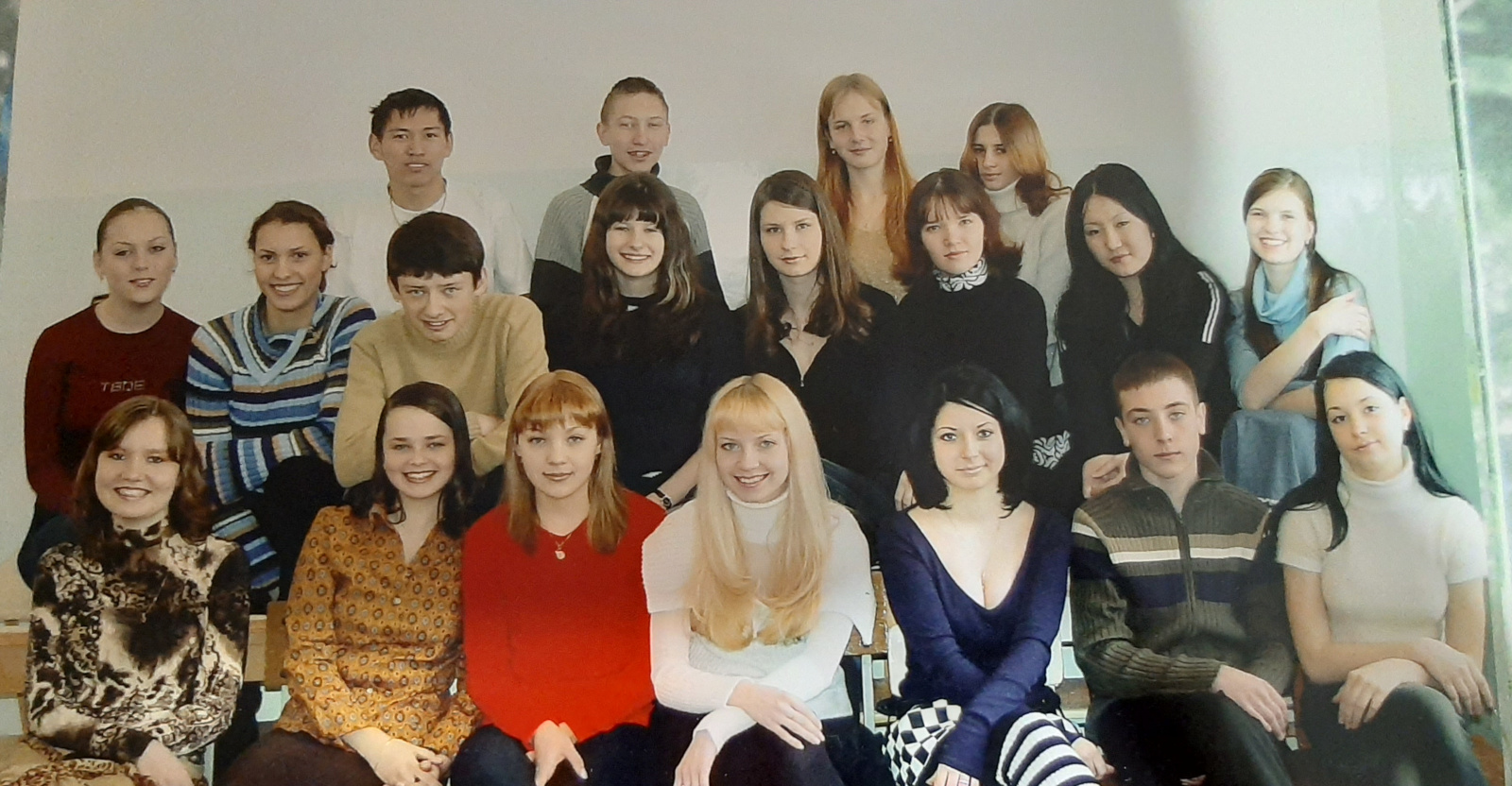 Выпуск 2004. Иркутск, школа №17, 11 «Б». На фото Анастасия Рыкова с одноклассниками.