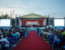 2016 год: в сквере Кирова прошел большой концерт классической музыки.
