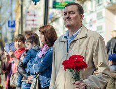 2015: горожане наблюдали за парадом с самого утра.