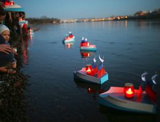 2016 год: 5 мая, в преддверии Дня Победы, в Иркутске прошла акция «Пламя гордости за Победу».