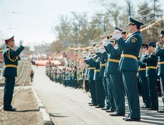 2016 год: празднование 71-й годовщины Победы в Великой Отечественной войне традиционно началось на улице Декабрьских Событий.