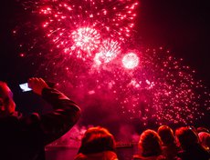 2015 год: завершился день фейерверком. Салют запустили на Нижней Набережной.