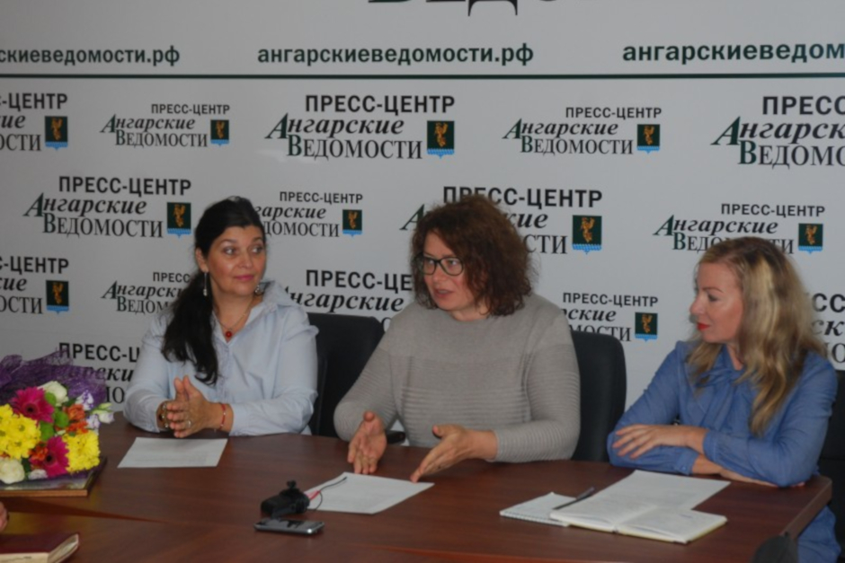 Наталья Титова и волонтеры фонда