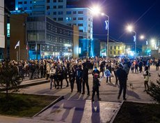 2018 год: вечером 9 мая на Нижней Набережной, как обычно, было людно. Иркутяне пришли посмотреть на фейерверк.