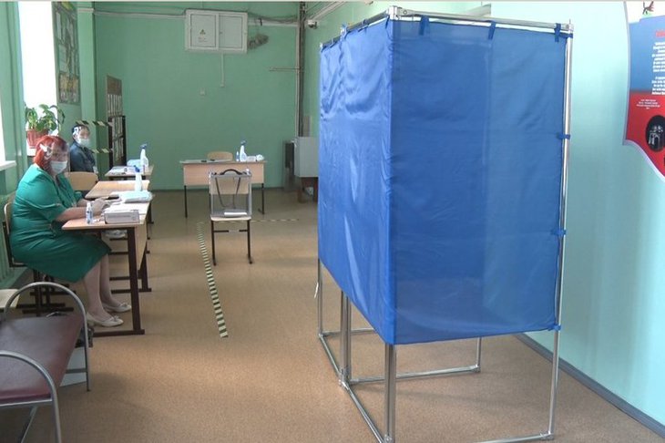 На участке для голосования. Фото пресс-службы администрации Иркутска