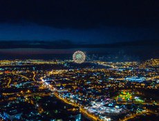 2019 год: фейерверк в Иркутске в честь 74-годовщины Победы в Великой Отечественной войне.