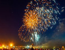 2018 год: фейерверк в честь 73-летия Великой Победы длился около восьми минут и сопровождался аудиорядом, который можно было слушать по радио.