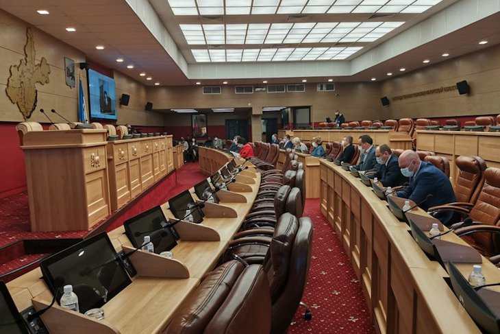 Заседание депутатского штаба. Фото IRK.ru