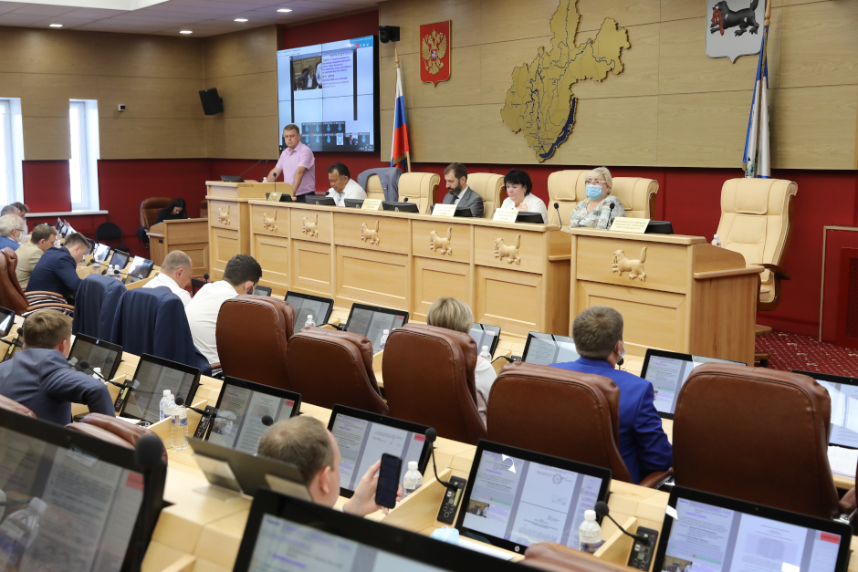 На 32-й сессии ЗС рассмотрели законопроекты о поддержке бизнеса, медиков и семей с детьми