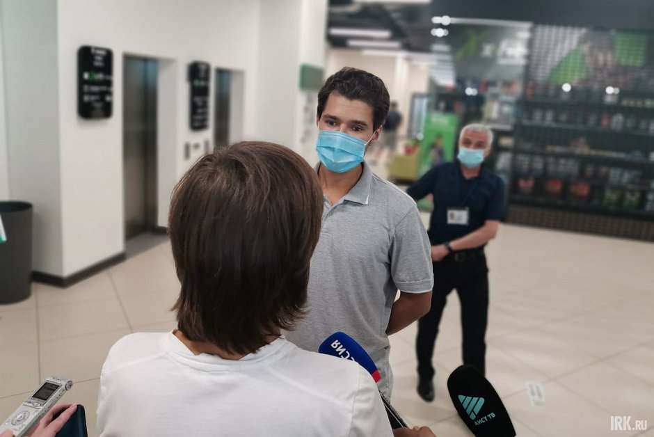 Руководитель отдела маркетинга Антон Сахаровский пояснил начальнику управления земельного контроля КУМИ Иркутска Кристине Голик, что клуб открылся 4 июля