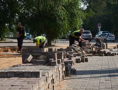 Строители работают с раннего утра.