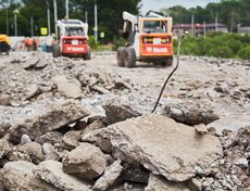 Учитывая важность моста для движения транспорта, Руслан Болотов поручил, не нарушая технологического процесса, максимально сократить сроки выполнения ремонтных работ.
