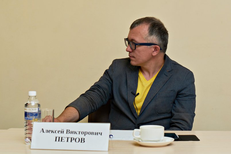 Алексей Петров возражает: «Я больше чем уверен, что половина из 16 кандидатов не будет зарегистрирована»