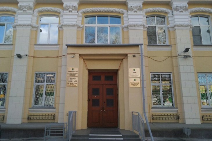 Здание администрации Иркутского района. Фото с сайта yandex.ru