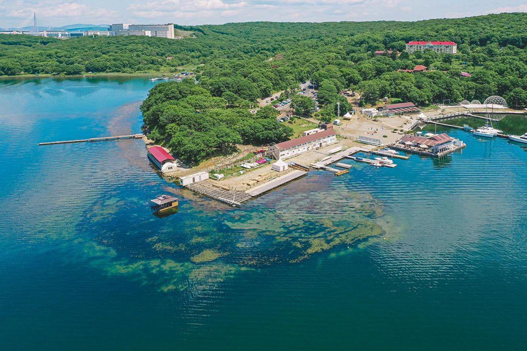 Территория клуба «Новик» на острове Русском